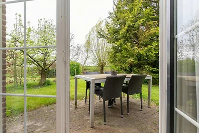 Ferienhaus in Vrouwenpolder mit Garten