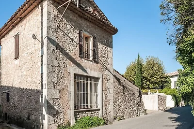Charmantes Ferienhaus in Lorgues mit Pool