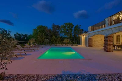 Adria mit beheiztem Pool