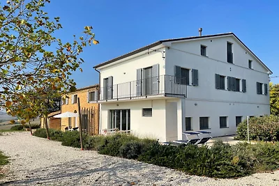 Geräumiges Ferienhaus in Marche mit privatem...