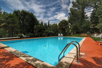 Villa mit Pool und Tennisplatz