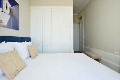Modern 2-Bedroom Apartment in Porto