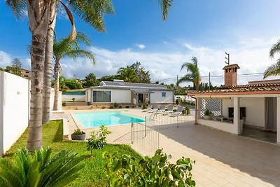 Villa in Trappeto met zwembad bij...