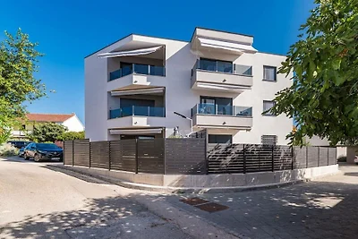 Wohnung in Rogoznica mit Terrasse