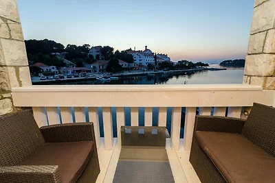 Appartamento con balcone e vista mare