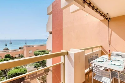 Apartment in Le Lavandou mit Meerblick