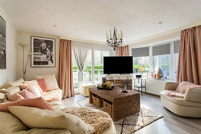 Chalet accogliente con comode terrazze a Hoek