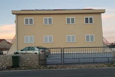 Zeitgenössische Wohnung in der Nähe von Meer