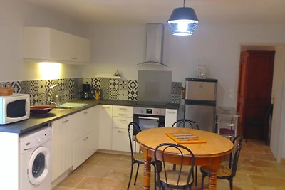 Modernes Ferienhaus mit Pool in Faucon