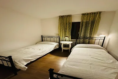 Panoramablick auf den See, umzäunter Privatga...