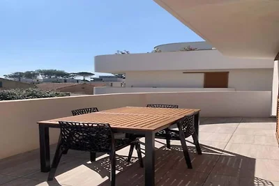Helles Apartment mit Poolzugang