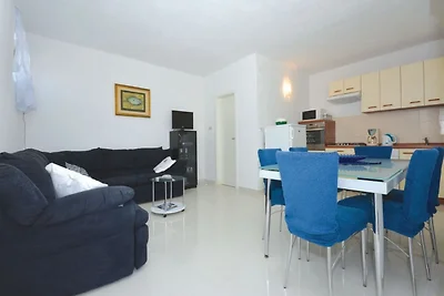 Villa Blanka - Six Bedroom Villa with Swimmin...