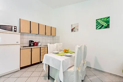 Schöne Ferienwohnung in Jasenice in Meernähe