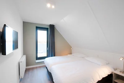 Lodge dal design moderno con microonde...