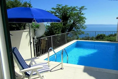 Villa in Tučepi mit Schwimmbecken