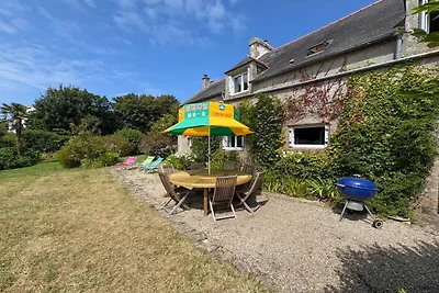 Charmant stenen huis aan de kust met tuin.