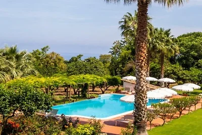Fesselnde Villa in Ricadi mit Pool