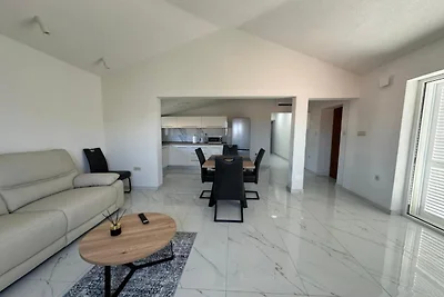 Studio Apartment with Balcony (6)