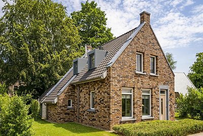 Villa mit Veranda in der Nähe eines...