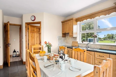 Cottage nahe Lough Mask mit Gartenblick