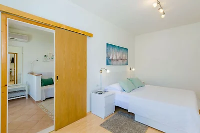 Apartments Sara (Molunat)