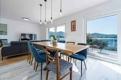 Villa am Meer mit Swimmingpool in Barotul