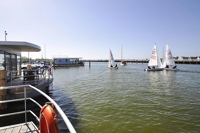 Hausboot Floating House Leni in...