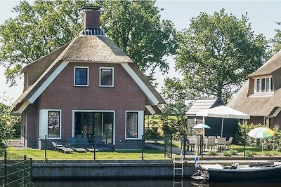 Kinderfreundliche Villa am Wasser in...