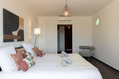 Villa mit Swimmingpool, Sauna, Fitness,...