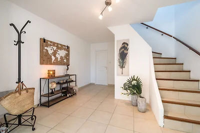 Luxe villa in Oupia met privé zwembad