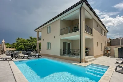 IN with Private Pool