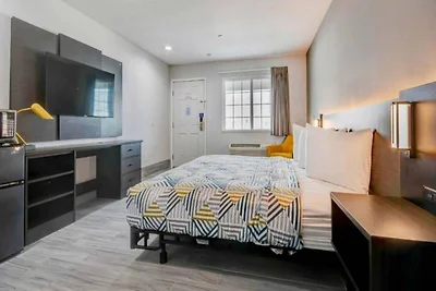 2 Queensize-Betten | ADA-konform | Dusche |...