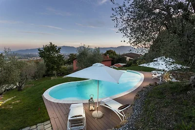 Villa bei Lucca mit Pool und Aussicht