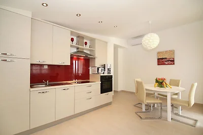 Moderne Ferienwohnung in Meeresnähe in Kaštel...