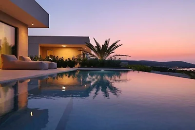 Villa in Tkon mit Schwimmbecken