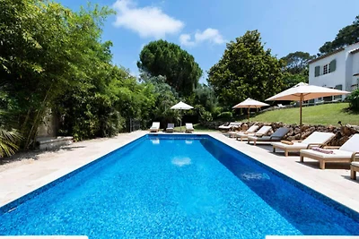 Villa in Valbonne met zwembad en sportvelden