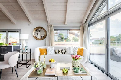 Modern panoramisch loft met terras, lift