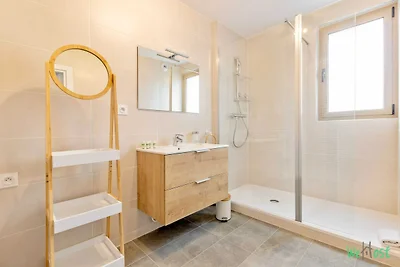 Modernes Apt. mit Balkon -6P-Proche...