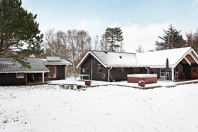 Großzügiges Ferienhaus in Rødby mit Sauna
