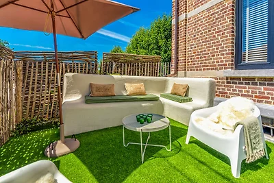 Luxuriöses Ferienhaus in Heers mit Terrasse
