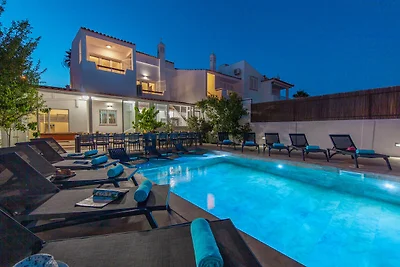 Villa ad Albufeira con giardino