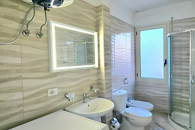 Wohnung in Vlorë am Sandstrand