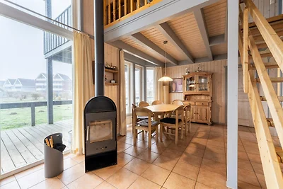 Ferienhaus mit Terrasse und Balkon