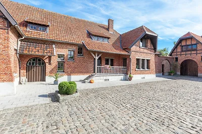 Boerderij met heuvels in Komen-Waasten