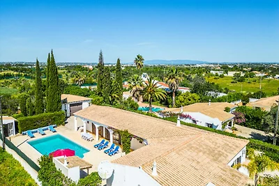 Villa in Albufeira mit Pool und Grillbereich