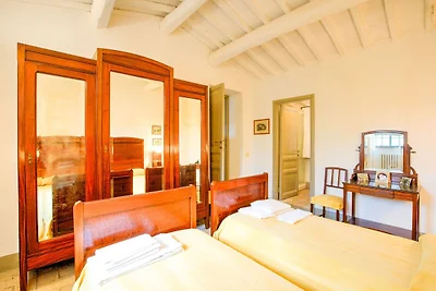 Casa rustica con giardino privato