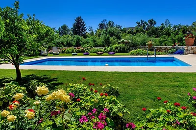 Spacious Family Villa near Beach