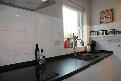 Moderne Villa mit Garten in Groet