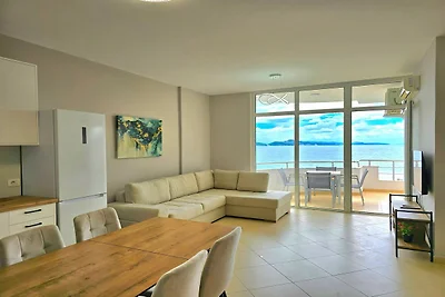 Apartment in Saranda with Stunning Sea Views