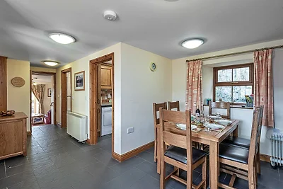 Cottage bij Cardigan Bay met bubbelbad